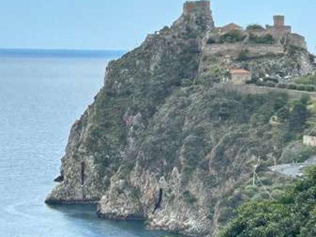 Monolocale arredato con terrazzo Sant'Alessio Siculo