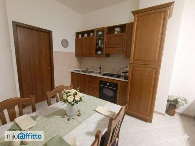 Monolocale arredato con terrazzo Semicentro