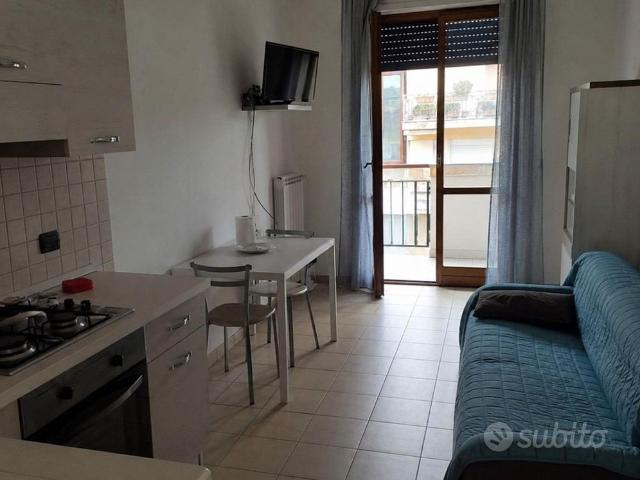 Monolocale arredato con balcone Tutto incluso