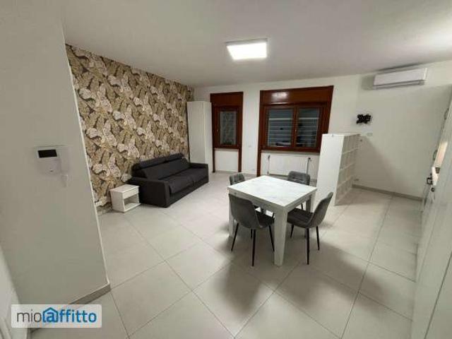Monolocale arredato Fuorigrotta
