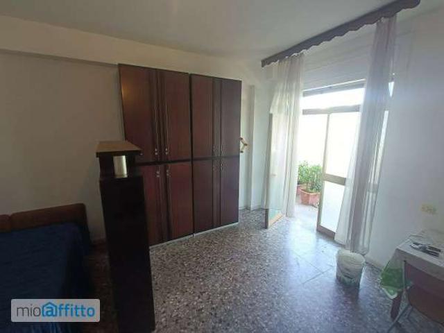 Monolocale arredato Saxarubra, labaro, prima porta