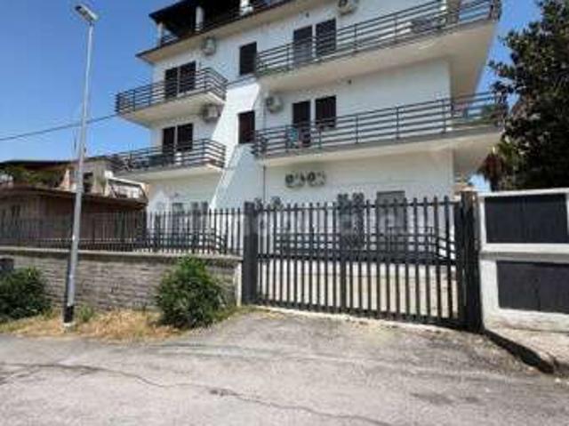 Monolocale arredato Saxarubra, labaro, prima porta