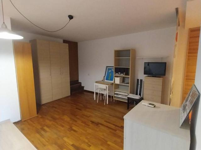 Monolocale buono stato, seminterrato, Mostacciano, Roma