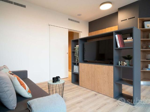 Monolocale completamente ammobiliato con loggia