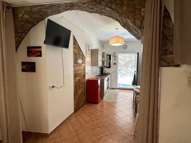 Monolocale con arredo nuovo