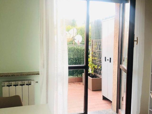 Monolocale con balcone e posto auto Varese Sud