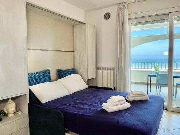 Monolocale con garage fronte mare La Dolce Vita