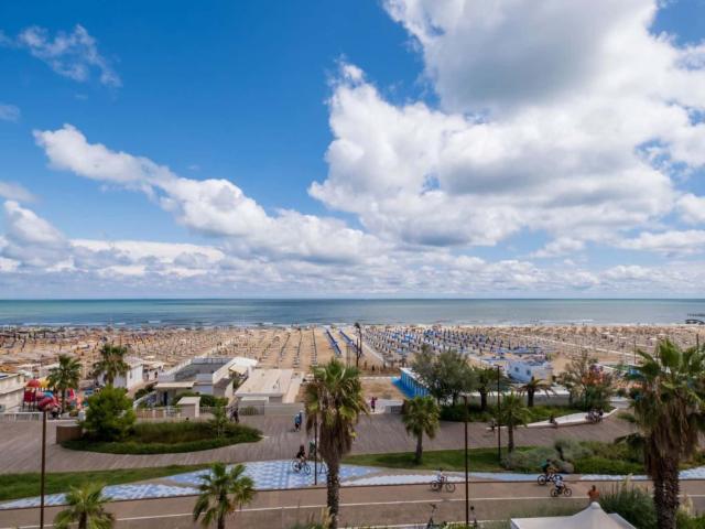 Monolocale con garage fronte mare La Dolce Vita