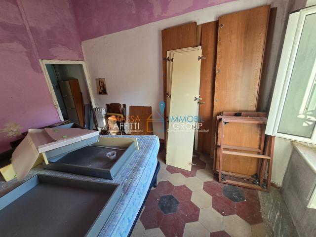 Monolocale da ristrutturare in viale potrignano 40, Massa