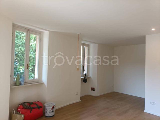 Monolocale in affitto a Travedona Monate via Trento