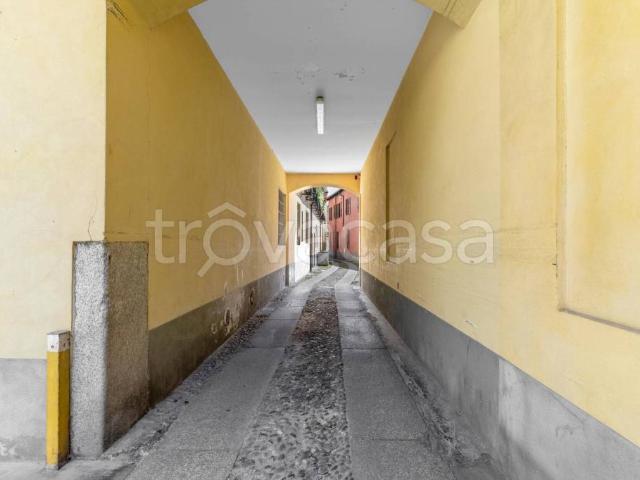 Monolocale in affitto a Milano, Corso San Gottardo