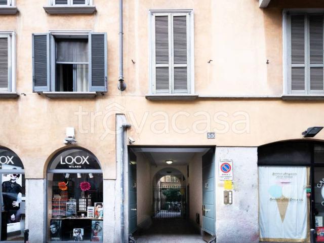 Monolocale in affitto a Milano, Lanza