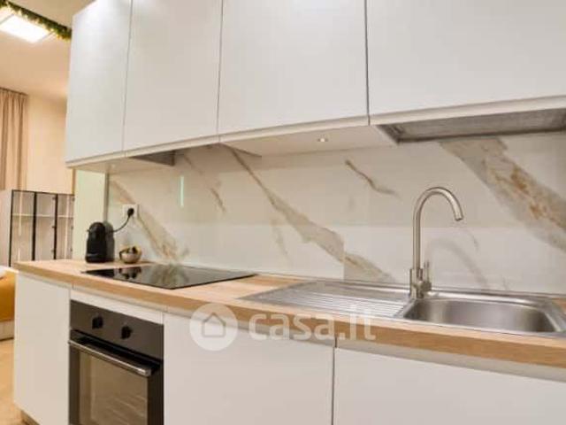 Monolocale in Affitto in Via Melchiorre Gioia 32 a Milano