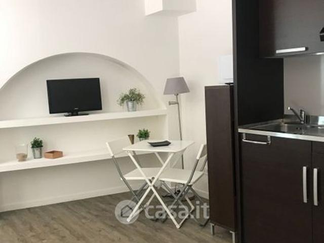 Monolocale in Affitto in Via Vigevano 13 a Milano