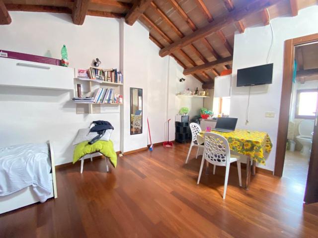 MONOLOCALE IN AFFITTO PER STUDENTI DISPONIBILE DA OTTOBRE