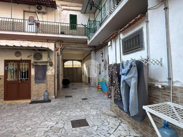 Monolocale in vendita a Napoli, Secondigliano