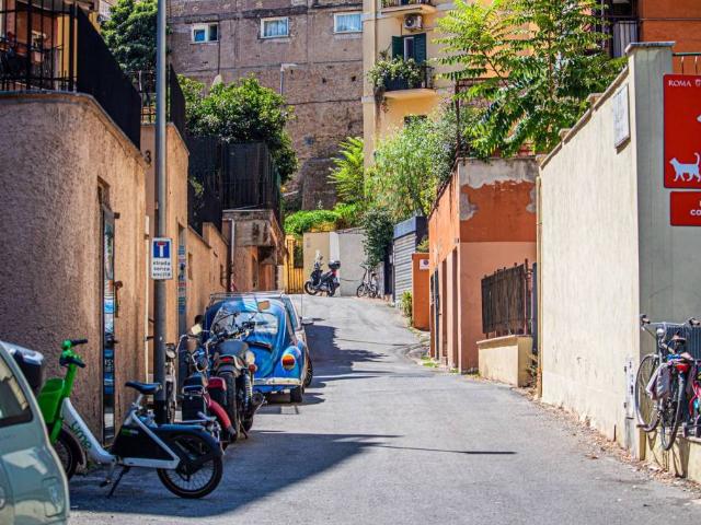 Monolocale in vendita a Roma via del Lago Terrione, Gregorio VII Piccolomini