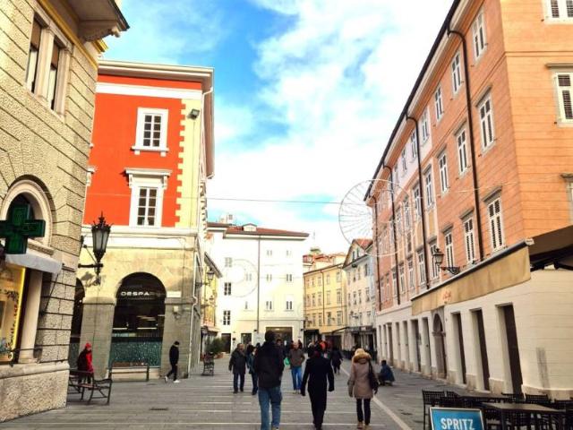 Monolocale piazza di Cavana 7, Città Vecchia, Trieste