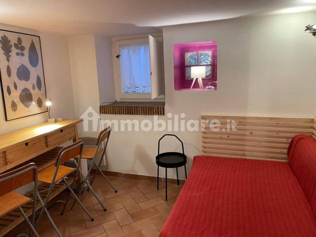 Monolocale vicolo dei Panieri 48, Trastevere, Roma