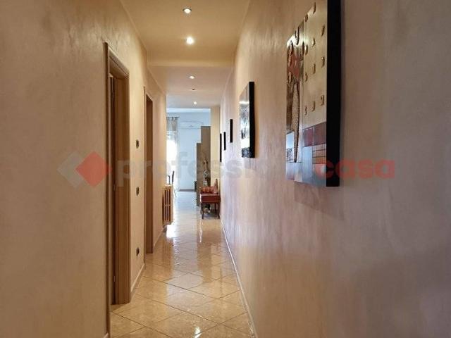 Monolocale via Cesare Battisti, 44, Tre Carrare, Taranto