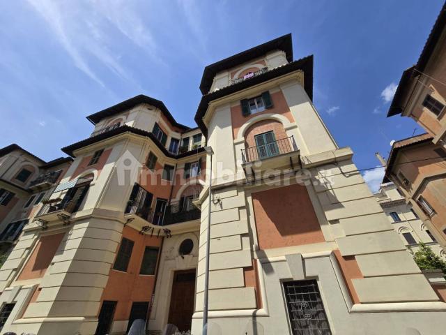 Monolocale via di Villa Torlonia, Bologna, Roma