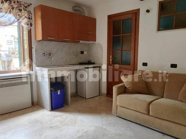 Monolocale via Mazzini, Centro, Carrara