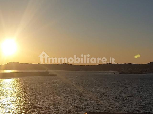 Monolocale via Serapide, Porto, Pozzuoli