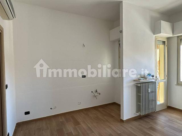 Monolocale via Statuto 6, Centro, Cuneo