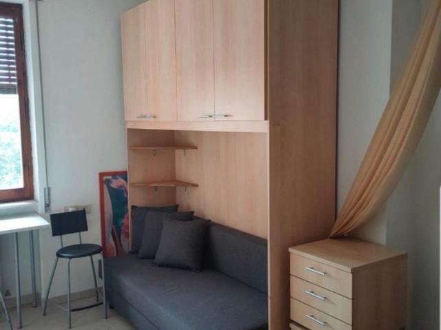 Monolocale zona Case Bruciate arredato