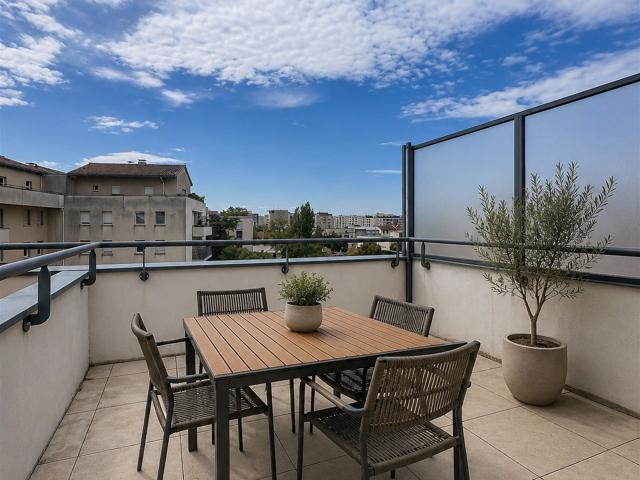 Monplaisir, en dernier étage, appartement 2pièces de 46m2 +. 45m² Lyon 8ème