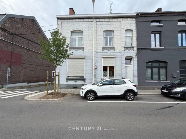 MONS Studio étudiant avec cuisine, douche et wc commun