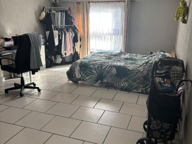 MONS. Studio sis dans un quartier calme