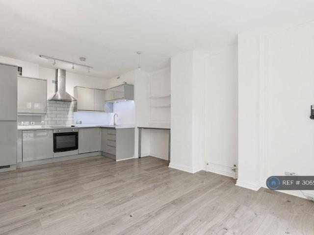 Monson Road, Redhill, RH1 1 bed flat to rent £1,350 pcm £312 pw