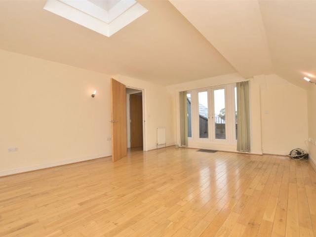 Monson Road, Redhill, Surrey RH1, 1 bed flat to rent, £1,400 pcm | PrimeLocation