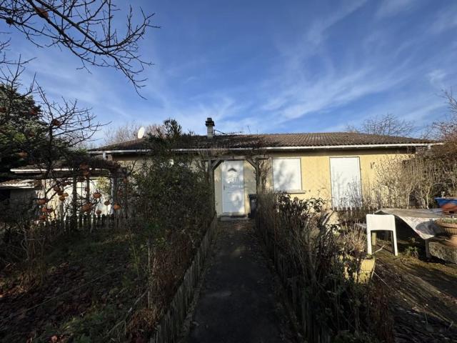 MONSTEROUX MILIEU, Villa de plain pied T5 de 140m² avec un terrain de 1004m²