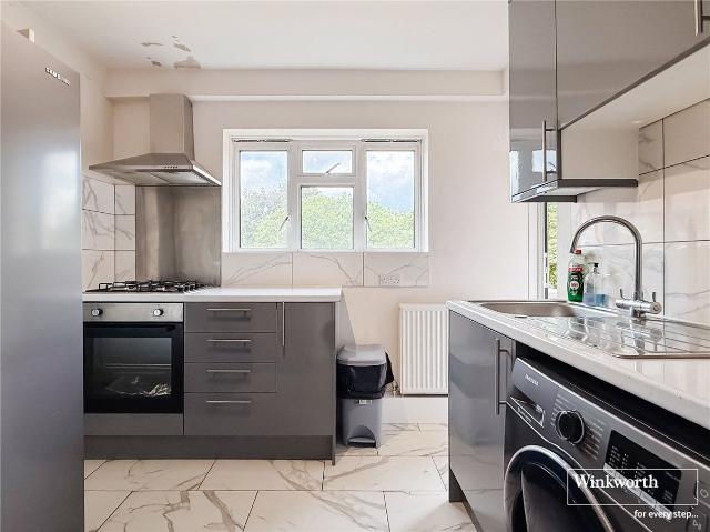 Moot Court, Kingsbury, London NW9, 2 bed flat to rent, £2,000 pcm | PrimeLocation