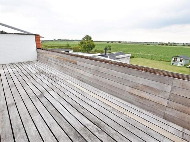 Mooi ongemeubeld appartement met zonnig terras en prachtig z