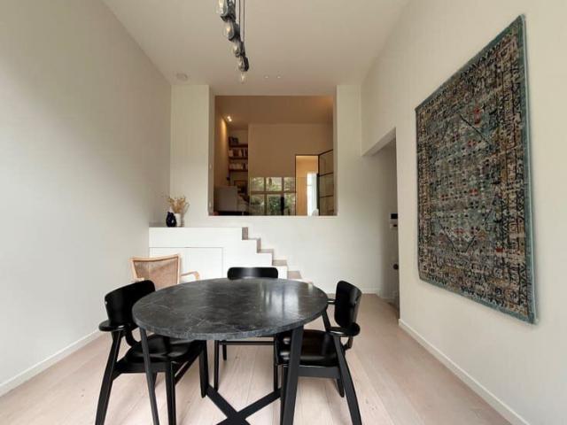 Mooi afgewerkt en goedgelegen 2 slaapkamer appartement