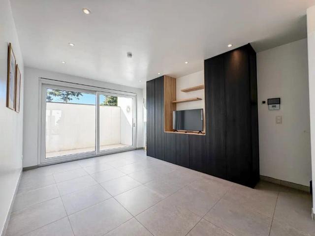Mooi afgewerkte rijwoning met 3 slaapkamers, tuin en garage op toplocatie!