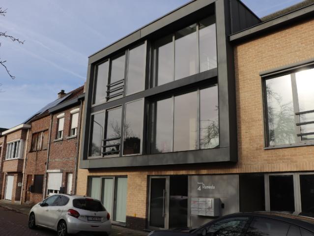 Mooi gelijkvloersappartement met 2 SLK & terras