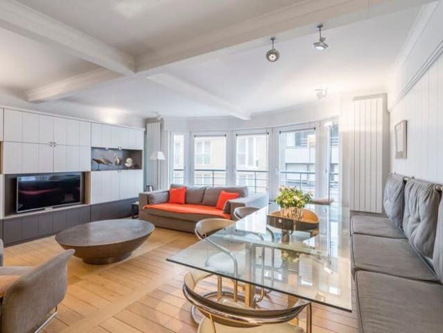 Mooi gemeubeld 3 slaapkamer appartement gelegen op een boogs