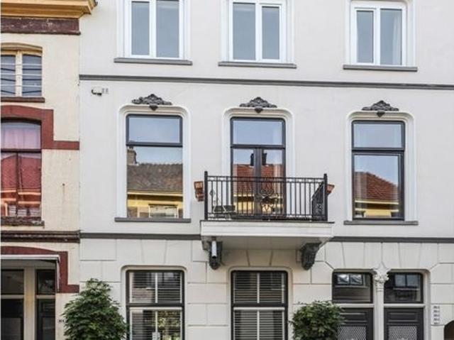 Mooi gerenoveerde 3 kamer zolder appartement