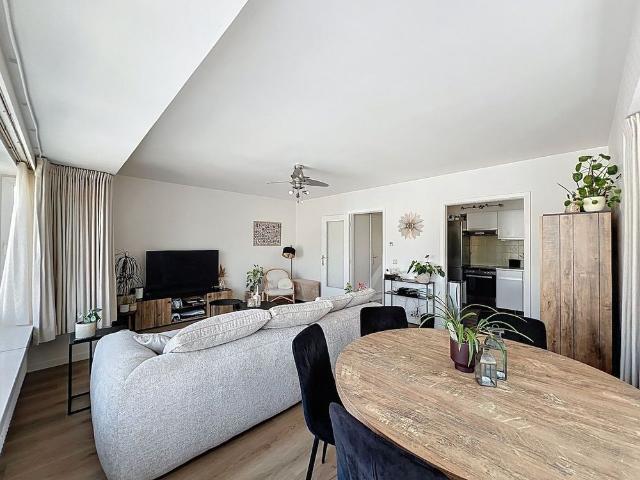 Mooi ingedeeld twee slaapkamerappartement in het hart van Heist