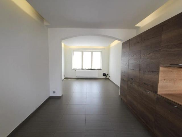 MOOI VERNIEUWDE WONING MET TUIN