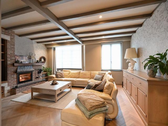 Mooie en gerenoveerde woning in populaire straat te Borgerhout