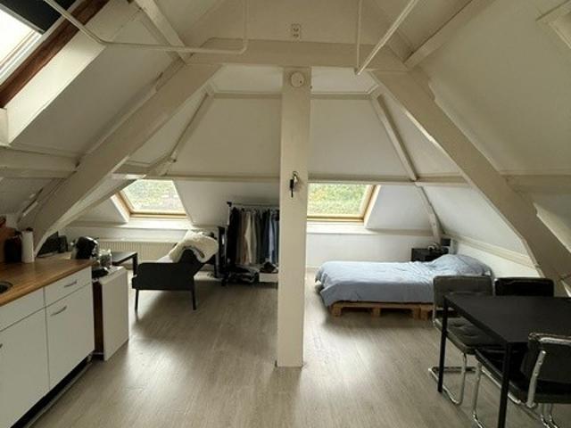 MOOIE GEZELLIGE KAMER MET EIGEN KEUKEN