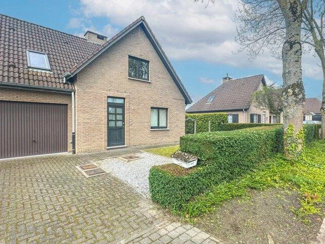 mooie gezinswoning met 3 slaapkamers en tuin