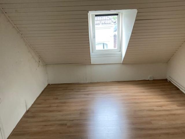 mooie grote zolderkamer te huur in hartje Nijmegen