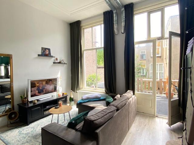Mooie kamer met eigen keuken en balkon