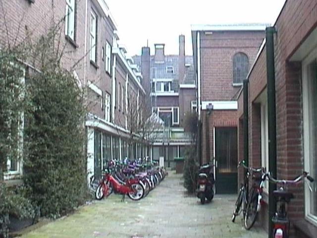 Mooie knusse kamer met wastafel